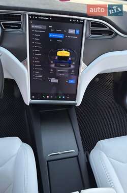 Позашляховик / Кросовер Tesla Model X 2017 в 