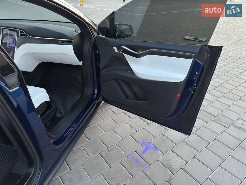 Позашляховик / Кросовер Tesla Model X 2017 в Черкасах