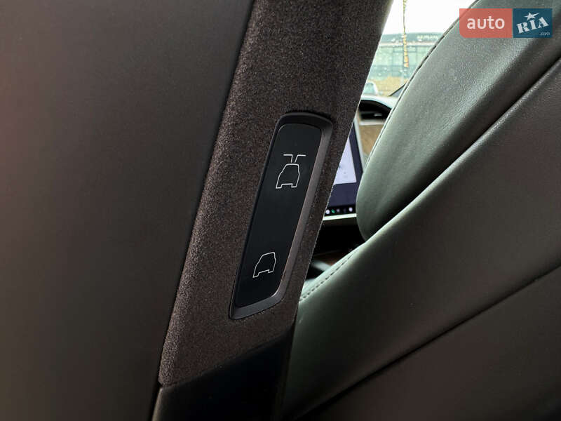 Внедорожник / Кроссовер Tesla Model X 2018 в Киеве