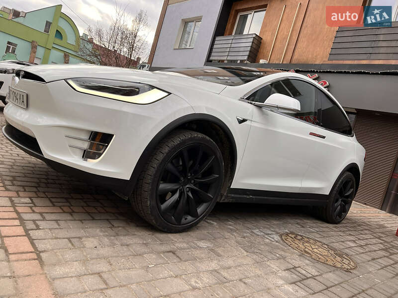 Позашляховик / Кросовер Tesla Model X 2019 в 
