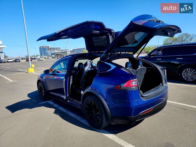 Внедорожник / Кроссовер Tesla Model X 2016 в 