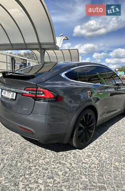 Позашляховик / Кросовер Tesla Model X 2017 в 
