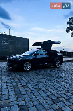 Позашляховик / Кросовер Tesla Model X 2017 в 