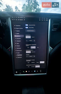 Позашляховик / Кросовер Tesla Model X 2017 в 
