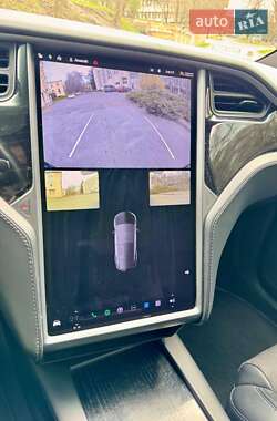 Позашляховик / Кросовер Tesla Model X 2019 в 