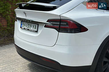 Позашляховик / Кросовер Tesla Model X 2020 в 