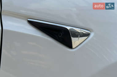 Позашляховик / Кросовер Tesla Model X 2020 в 