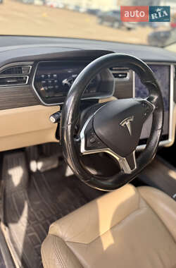 Позашляховик / Кросовер Tesla Model X 2016 в 