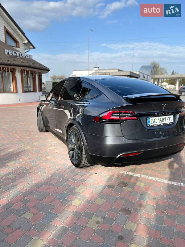 Позашляховик / Кросовер Tesla Model X 2016 в Новояворівську