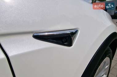 Позашляховик / Кросовер Tesla Model X 2018 в 