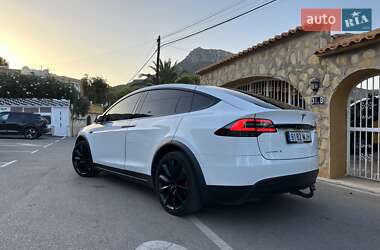 Позашляховик / Кросовер Tesla Model X 2016 в 