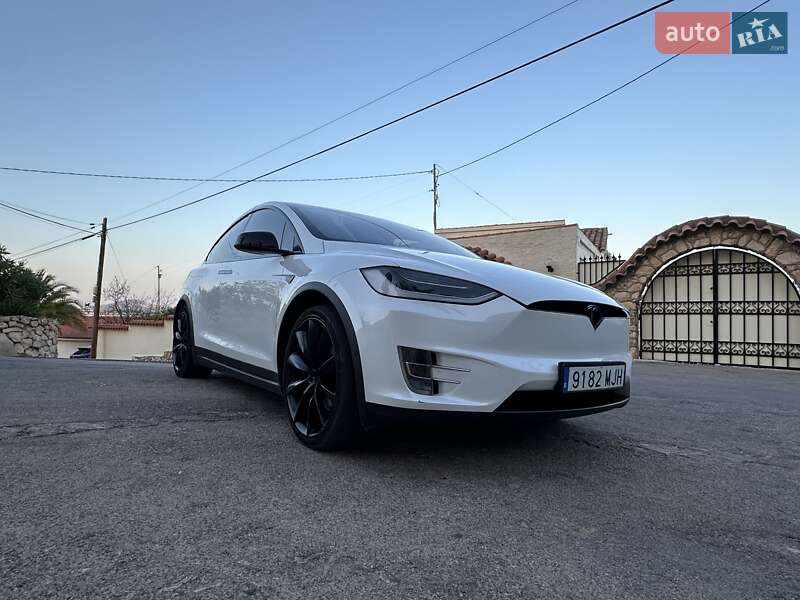Позашляховик / Кросовер Tesla Model X 2016 в Києві