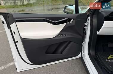 Позашляховик / Кросовер Tesla Model X 2019 в 