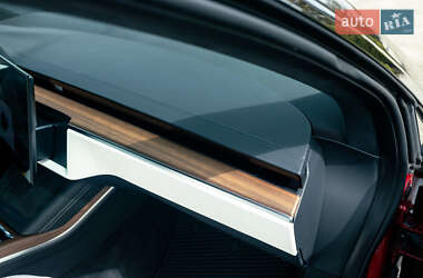 Позашляховик / Кросовер Tesla Model X 2024 в 