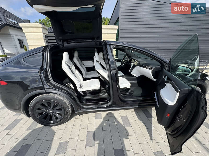 Позашляховик / Кросовер Tesla Model X 2017 в Тернополі