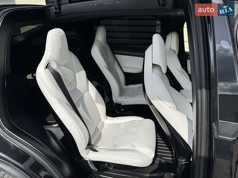 Позашляховик / Кросовер Tesla Model X 2017 в Тернополі