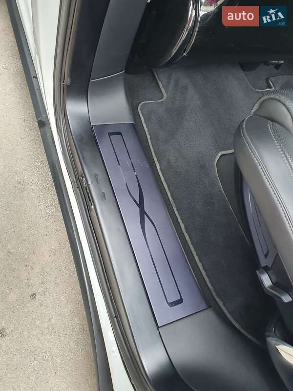 Позашляховик / Кросовер Tesla Model X 2016 в Києві