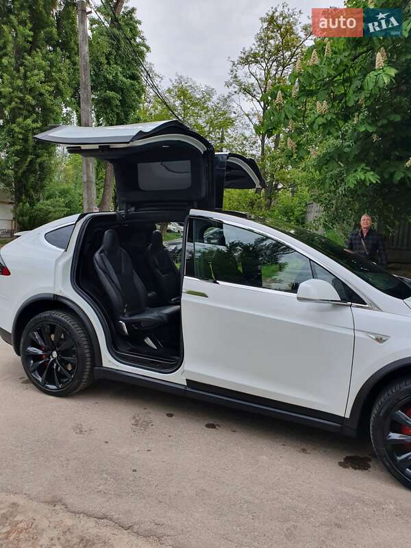 Позашляховик / Кросовер Tesla Model X 2016 в Києві