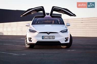 Позашляховик / Кросовер Tesla Model X 2016 в 