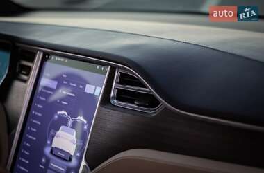 Позашляховик / Кросовер Tesla Model X 2016 в 