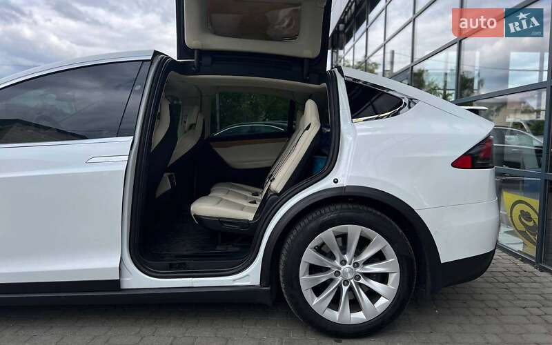 Позашляховик / Кросовер Tesla Model X 2018 в Івано-Франківську