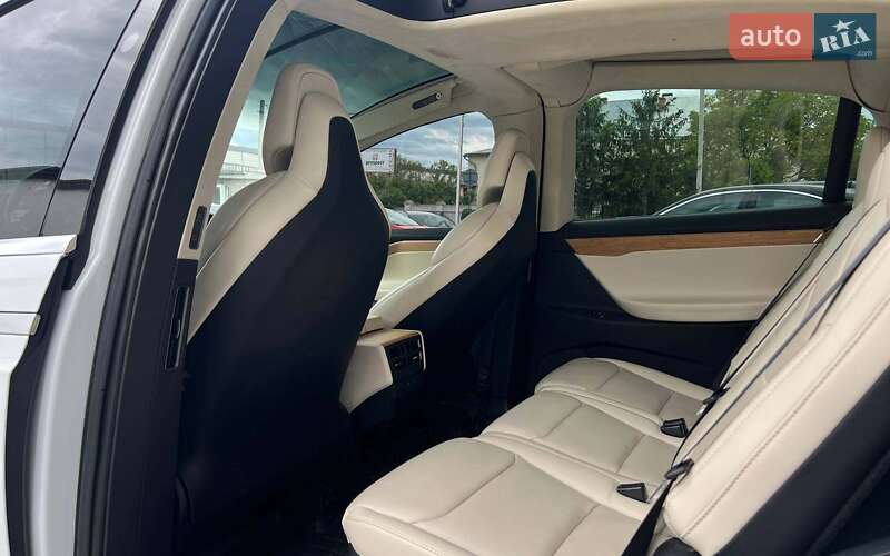 Позашляховик / Кросовер Tesla Model X 2018 в Івано-Франківську