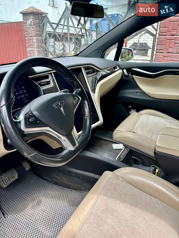 Внедорожник / Кроссовер Tesla Model X 2016 в Городке