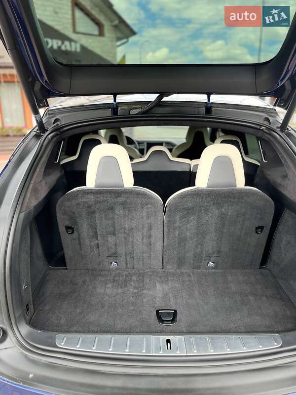 Внедорожник / Кроссовер Tesla Model X 2018 в Новояворовске