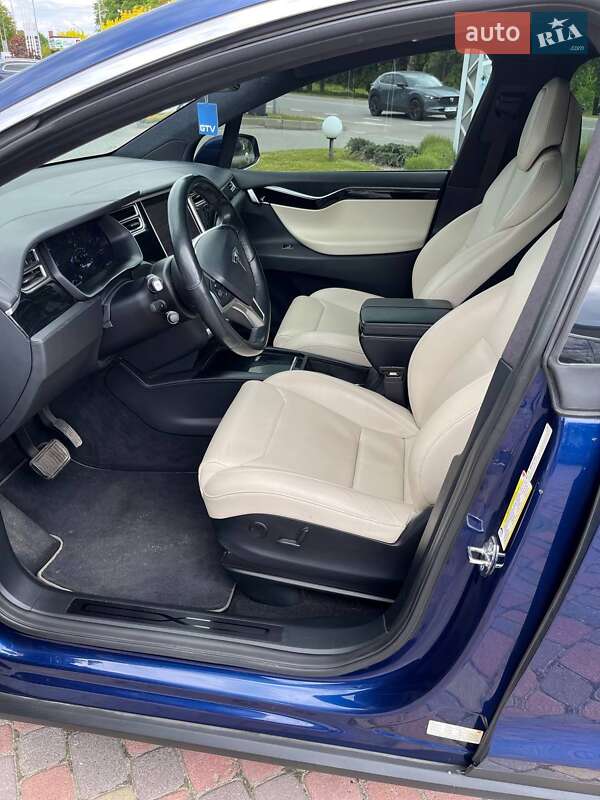 Внедорожник / Кроссовер Tesla Model X 2018 в Новояворовске