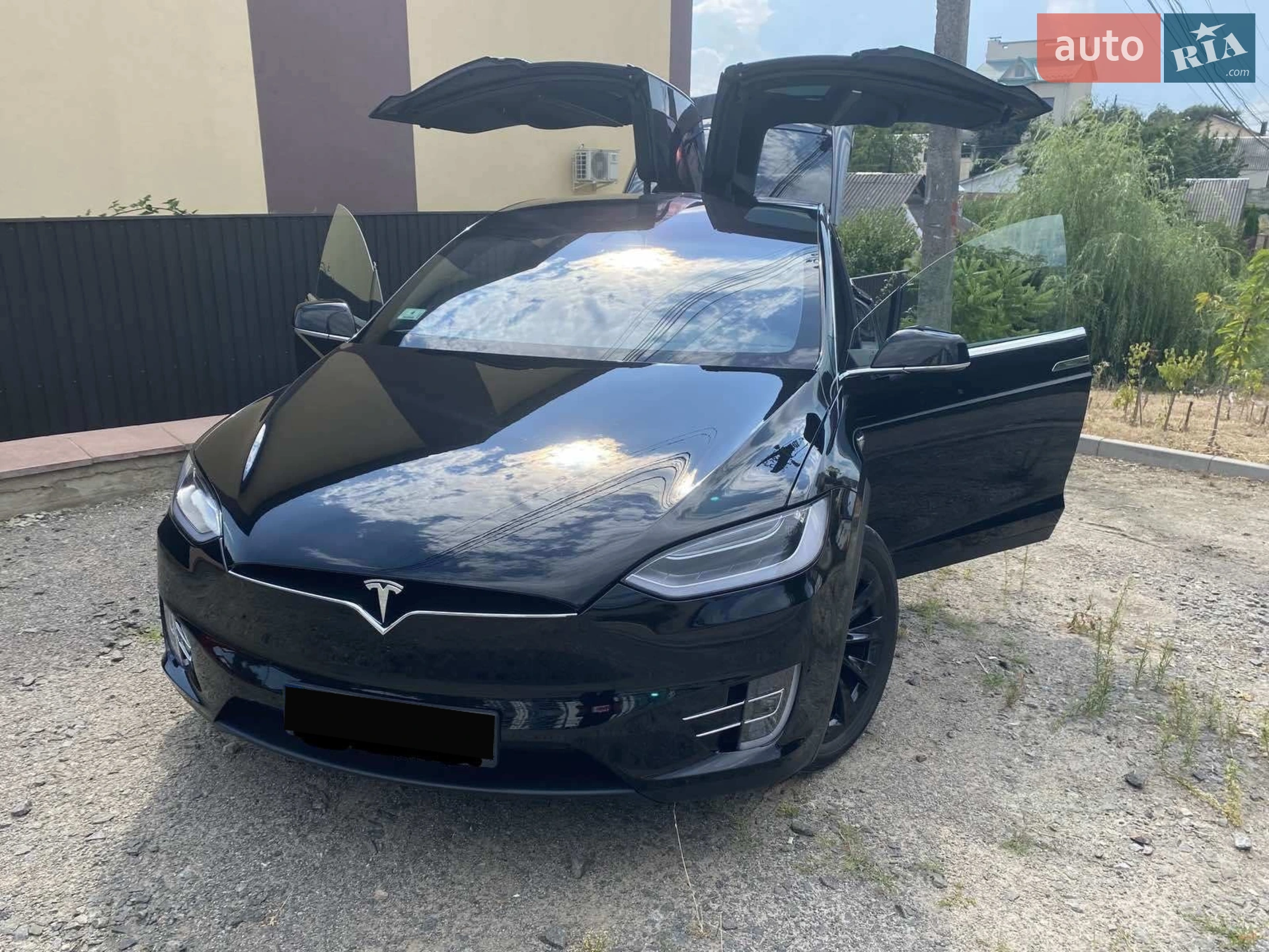 Tesla Model X 2017 VIN 5YJXCDE28HF046146 фото оголошення 2 з 26