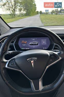 Позашляховик / Кросовер Tesla Model X 2017 в 