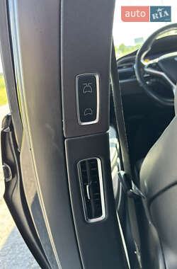 Позашляховик / Кросовер Tesla Model X 2017 в 