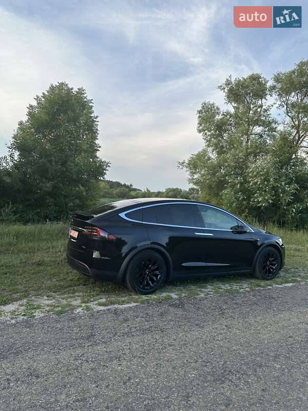 Позашляховик / Кросовер Tesla Model X 2017 в Золочеві