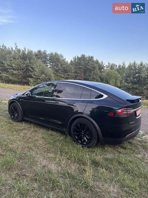 Позашляховик / Кросовер Tesla Model X 2017 в Золочеві