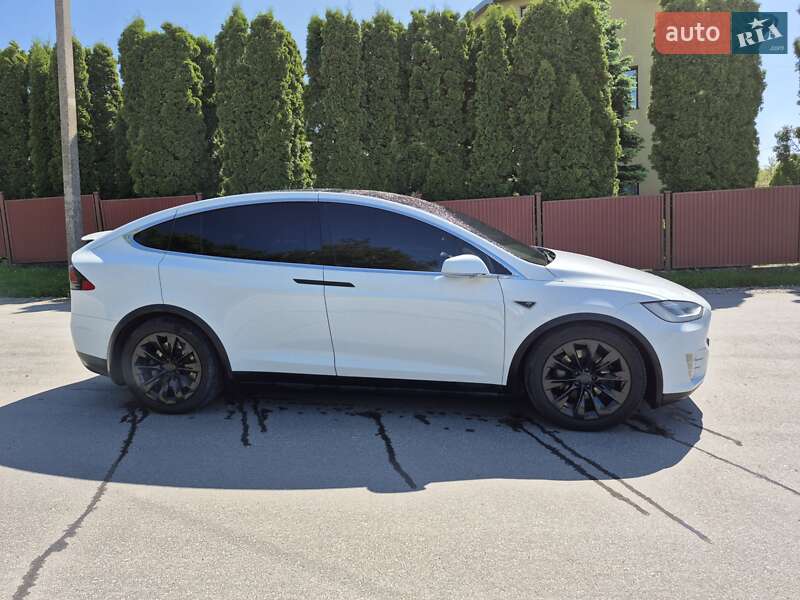 Позашляховик / Кросовер Tesla Model X 2016 в Тернополі