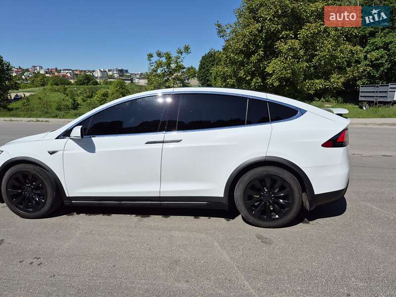 Позашляховик / Кросовер Tesla Model X 2016 в Тернополі