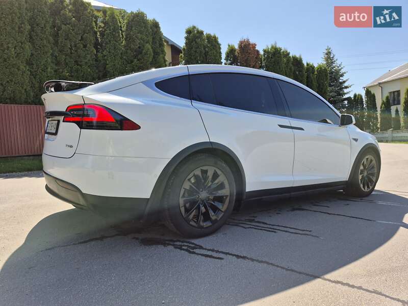 Позашляховик / Кросовер Tesla Model X 2016 в Тернополі