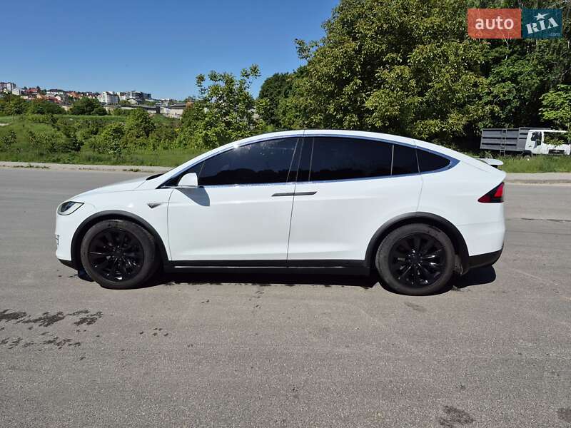Позашляховик / Кросовер Tesla Model X 2016 в Тернополі