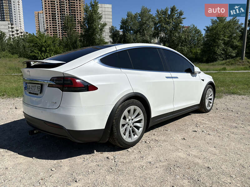 Позашляховик / Кросовер Tesla Model X 2017 в Києві