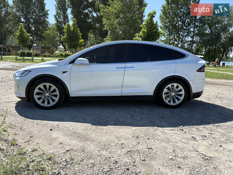 Позашляховик / Кросовер Tesla Model X 2017 в Києві