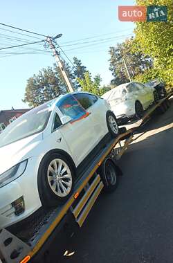 Позашляховик / Кросовер Tesla Model X 2020 в 