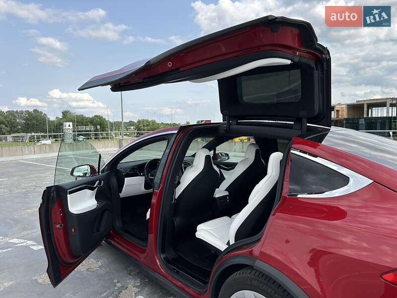 Позашляховик / Кросовер Tesla Model X 2017 в Києві