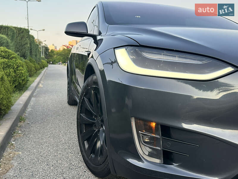 Позашляховик / Кросовер Tesla Model X 2017 в Дніпрі