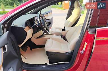 Позашляховик / Кросовер Tesla Model X 2019 в 