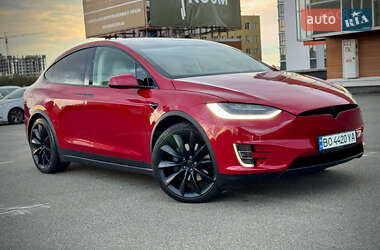 Позашляховик / Кросовер Tesla Model X 2019 в 