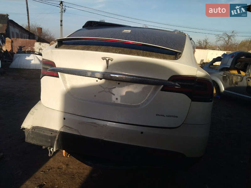Позашляховик / Кросовер Tesla Model X 2020 в 