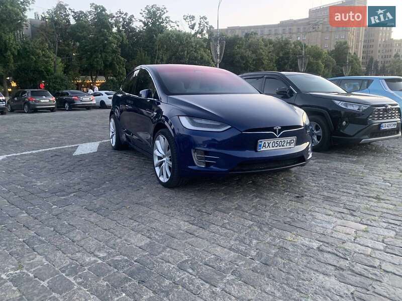 Позашляховик / Кросовер Tesla Model X 2017 в 
