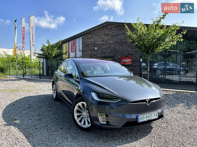Позашляховик / Кросовер Tesla Model X 2018 в 