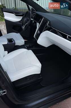 Внедорожник / Кроссовер Tesla Model X 2017 в 