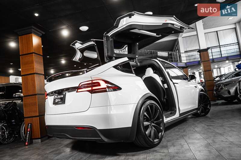 Tesla Model X 2023
